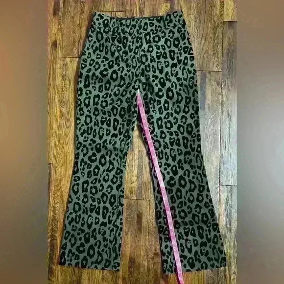 DEREK LAM 10 CROSBY Animal Print Flare Crop Pant in Green - Picture 4 of 11